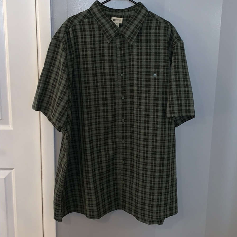 Men’s  green checkered shirt